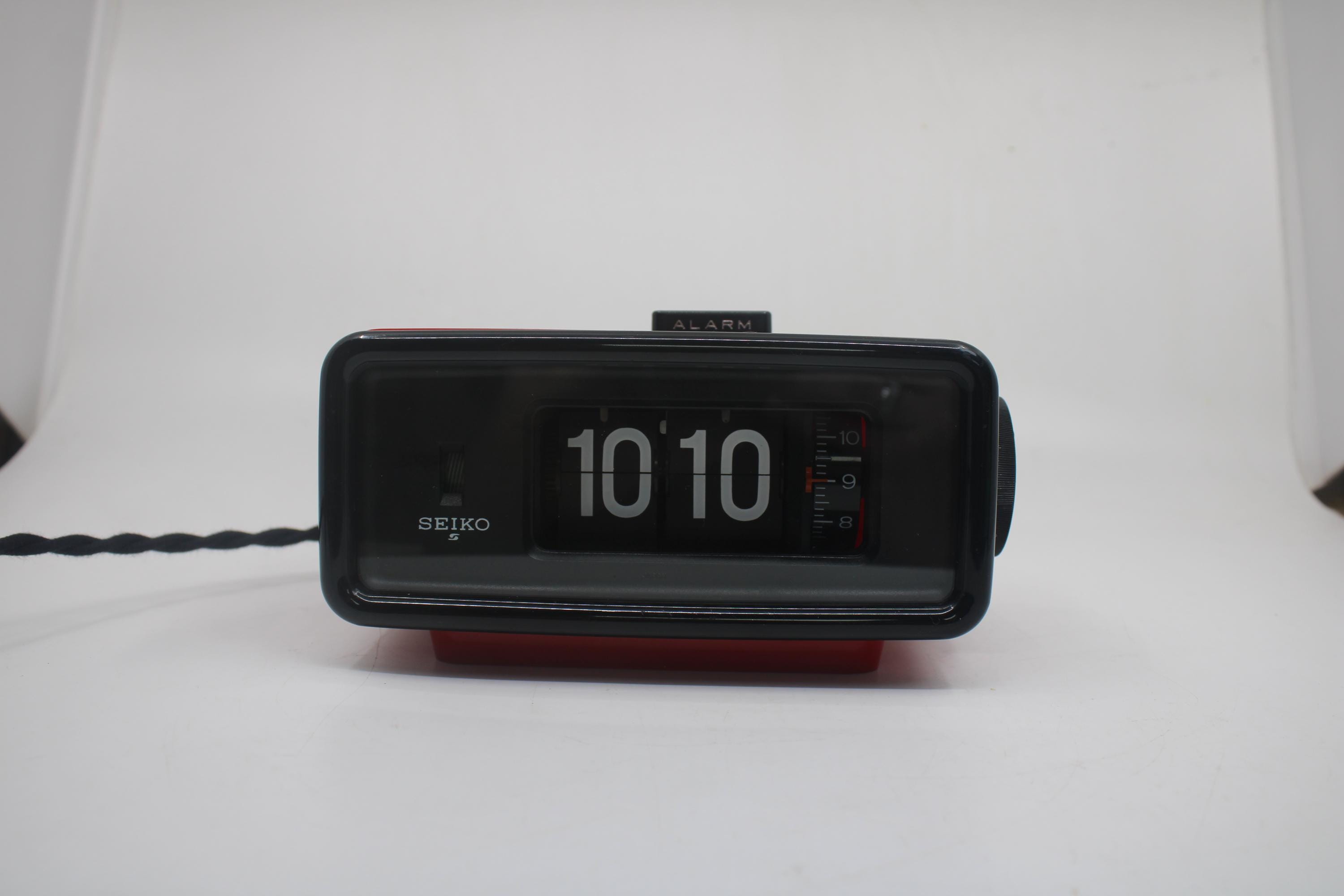 Restored Bright Red Vintage Seiko Flip Clock / Flipclock DP692T
