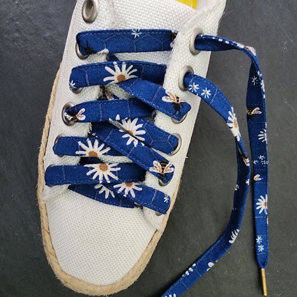 Shoelaces With Honey Bumblebee and Daisy Flowers, Blue White and Yellow Shoelaces for Gifts