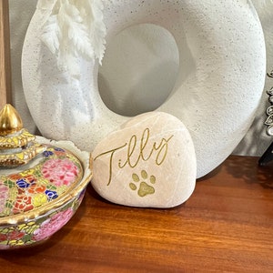 Engraved River Rock.  personalised Pet Memorial . Cat Memorial . Garden tribute . Dog Memorial. Unique Gift , Engraved Stone, garden marker