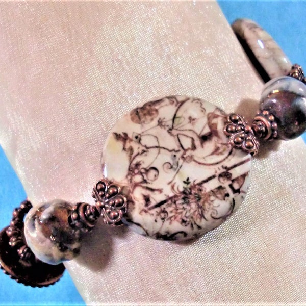 Bracelet « Vieux monde » découpage de pièce de monnaie de perles ; Perles de bronze/Beige/bleu Raku ; Perles de cuivre antique, entretoises, coupelles et fermoir en boucle et bouton