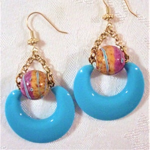 Earrings; Retro Turquoise Lucite Hoops, Fuchsia/Orange/Turquoise Lampwork Glass Beads, Satin Hamilton Gold Rollo Chain & SHG Bali Hooks