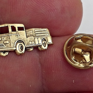 Amazing Details FIRE TRUCK Lapel Pin Tack Pin /P35