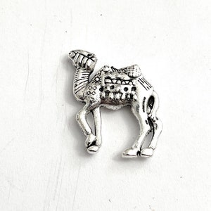 Amazing Camel  Lapel Pin Tack Pin / US2