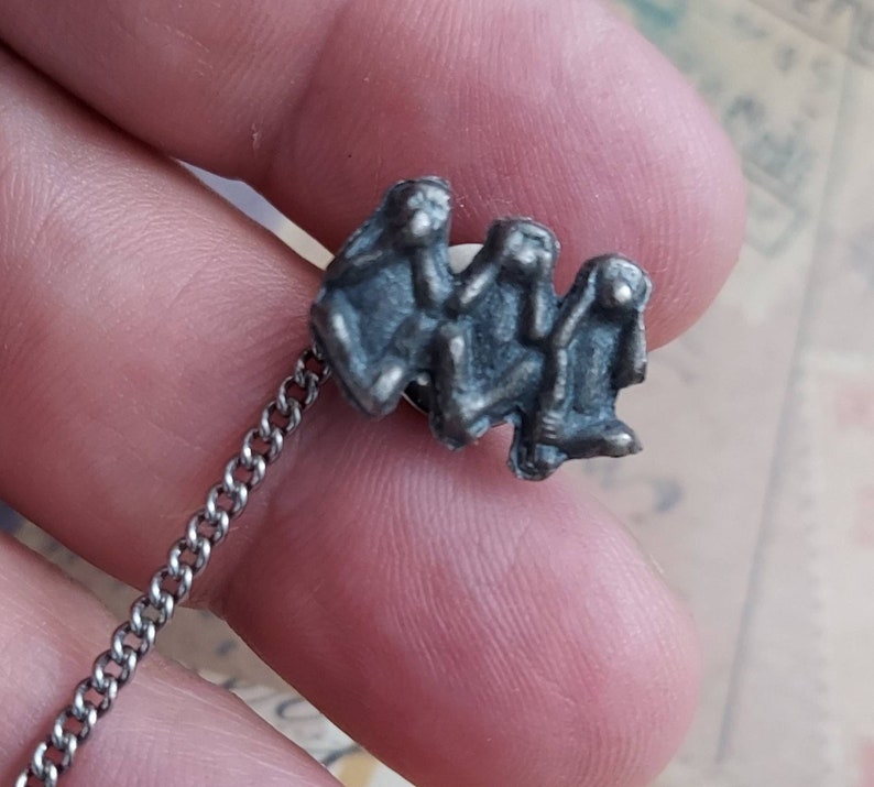 3 monkeys tack pin no see hear speak no Evil mystic wisdom lapel pin vintage P20