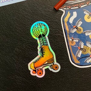 Discoschaatser Knoxville Metallic Sunsphere Sticker | Holografische illustratie voor laptops, waterflessen, planners
