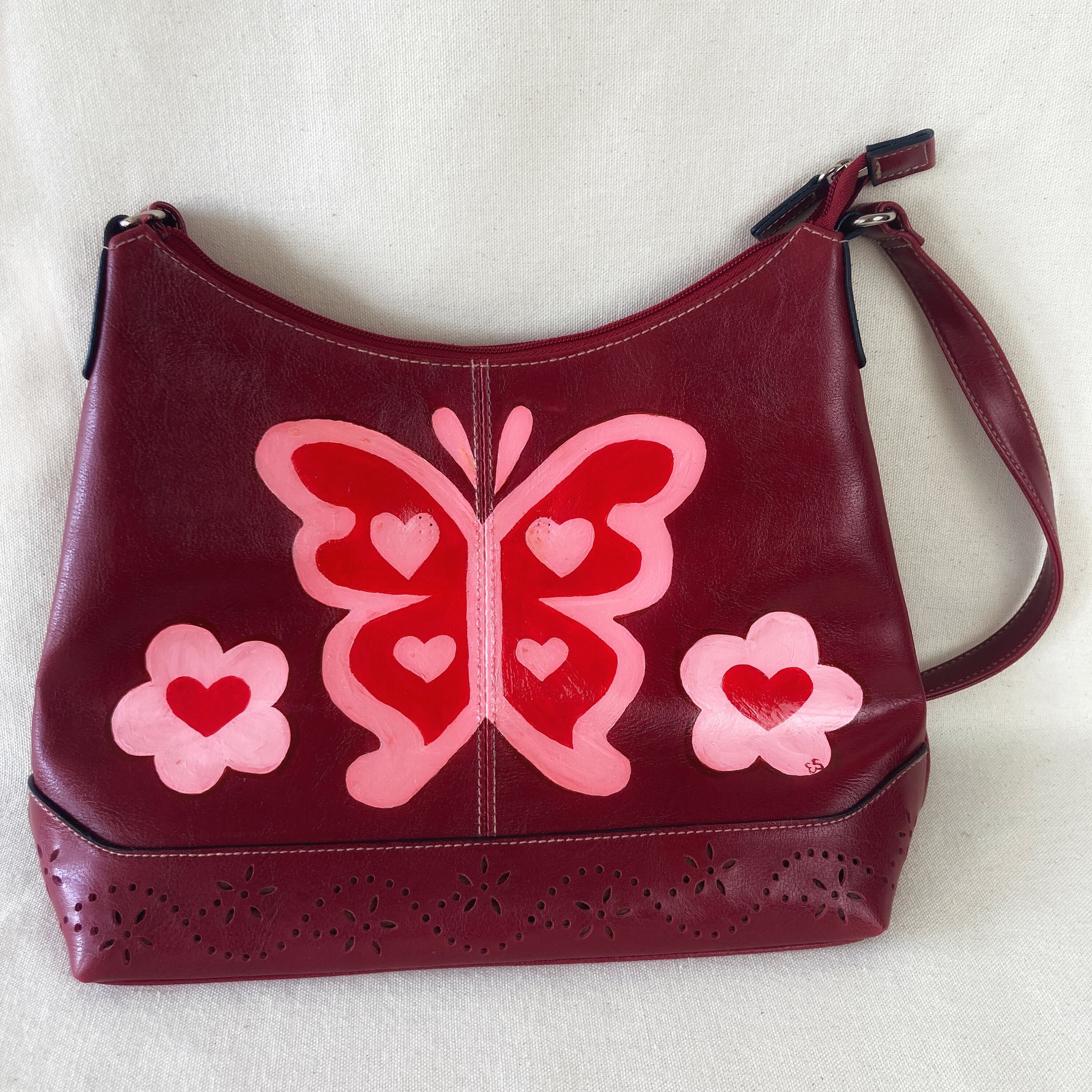Butterfly Design Ladies Leather Clutch Purse at Rs 90 | Ladies Leather  Clutch Bag in Ahmednagar | ID: 23718099097