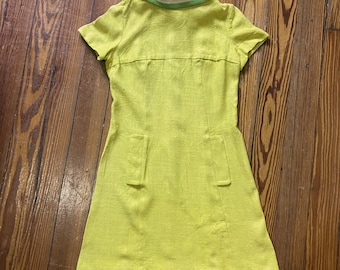 Vintage 1960s tweed yellow mini dress with white and green collar, retro short sleeve dress with back zip