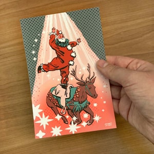 Circus Santa 4x6 Postkarte | Retro Weihnachtsgruß | Lustige Weihnachtsmann Kunst, Pierrot Zirkus Rentier illustrierte Grußkarte