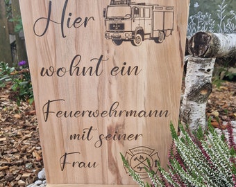 Holzaufsteller Holzstehle... Hier wohnt ein Feuerwehrmann mit seiner Frau... Feuerwehr Geschenk