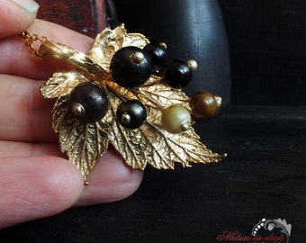 Pendant gilded currant. Pendant with real currant leave. Gilded. Botanical jewelry. Nature Inspired. Electroplating.