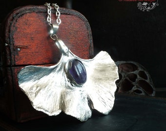 Pendant ginkgo leaf. Pendant with real leaf. Pendant with amethyst. Silver-plated. Botanical jewelry. Nature Inspired. Electroplating.