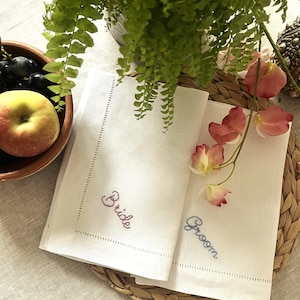 Handgestickte 100% luxuriöse Hohlsaum-Leinenservietten für Hochzeiten / Braut- und Bräutigamservietten