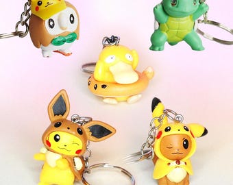 Handgemachter Schlüsselanhänger, Bisasam Schiggy Bauz Enton Pikachu in Evoli Kapuze, Charm Videospiel Figur Accessoire Anhänger
