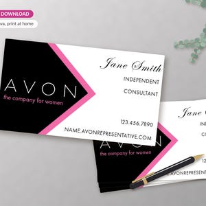 Könnte beinhalten: Eine rechteckige Visitenkartenvorlage mit einem schwarzen Dreieck auf der linken Seite, das den weißen Text AVON und the company for women in Pink enthält. Die rechte Seite ist weiß mit dem Namen Jane Smith, Independent Consultant und Kontaktdaten.