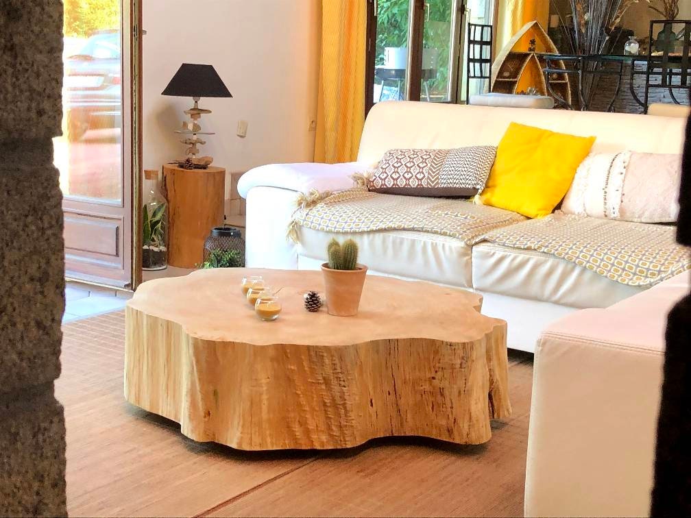Enorme mesa de centro de madera cruda de troncos Lavadora de
