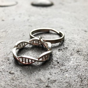 DNA Infinity Ring Key ring - Circular Plasmid DNA
