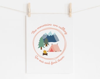 Kinderzimmer Camping Poster, druckbare Camp-Kunst, Mädchen Reisen Thema Kinderzimmer Dekor, Kleinkind Mädchen Wandkunst, Abenteuer Berge rufen Druck