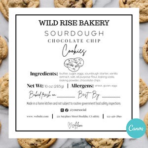 Puede incluir: Galletas con chispas de chocolate y masa madre de Wild Rise Bakery. La imagen muestra una etiqueta blanca con el nombre de la panadería y los detalles de las galletas. La etiqueta incluye ingredientes, peso neto (283g) e información sobre alérgenos.