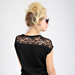 MEKO® "Zweya" Top Damen, edles Shirt in Schwarz mit transparenter Spitze am Rücken, Oversize Top, T-Shirt von meko Store