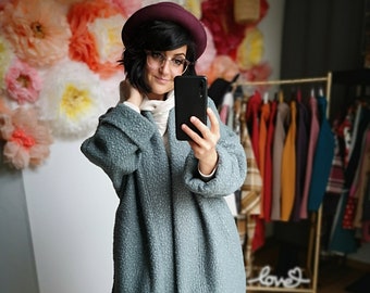 MEKO® "Largy" exklusiver Oversize Mantel für Damen aus Bouclé, uni Eisblau, langer Wintermantel von meko Store