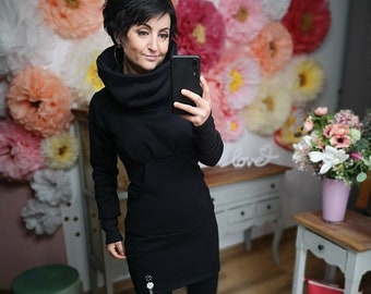 MEKO® "Kaschl" Sweatkleid Damen, Sweatkleid mit Kapuze, Langarm Kleid mit großem Kragen in Schwarz, warmes Kleid von meko Store