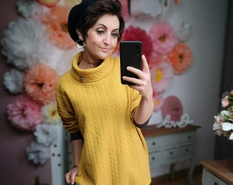 MEKO® "Hyghneck" Rollkragen Sweater in Strickoptik, Oversize Damen Pullover in Gelb und Blau von meko Store, handgefertigt