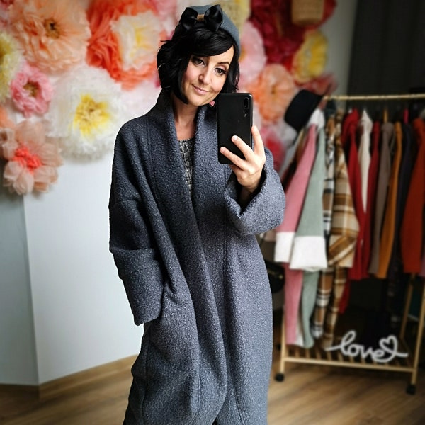 MEKO® "Largy" exklusiver Oversize Mantel für Damen aus Bouclé, uni Nebelgrau, langer Wintermantel von meko Store
