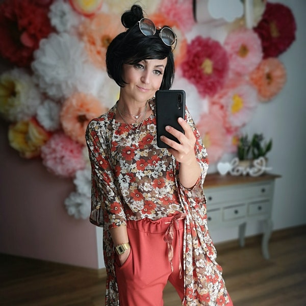 MEKO® "Happyme" Cardigan Damen, durchsichtiger Kimono mit Blumen, Wickelbluse in Orange und Braun von meko Store, handgefertigt