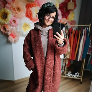 MEKO® Largy exklusiver Oversize Mantel für Damen aus Bouclé, uni Hagebutte, langer Wintermantel von meko Store Bild 1