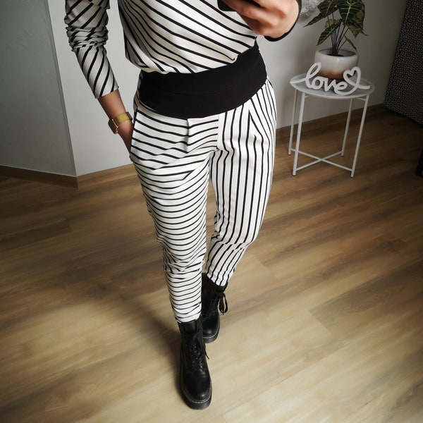 MEKO® "Nicypants" Hose Damen, Stoffhose in Schwarz-Weiß Streifen, Karottenhose mit hoher Taille und Bundfalten, Hosen von meko Store