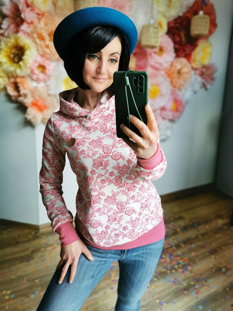 MEKO® Souly Hoodie Damen, Altweiß Melange mit pinkem Allover Blumen-Print, Kapuzenpullover von meko Store, handgefertigt Bild 2