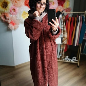 MEKO® Largy exklusiver Oversize Mantel für Damen aus Bouclé, uni Hagebutte, langer Wintermantel von meko Store Bild 8
