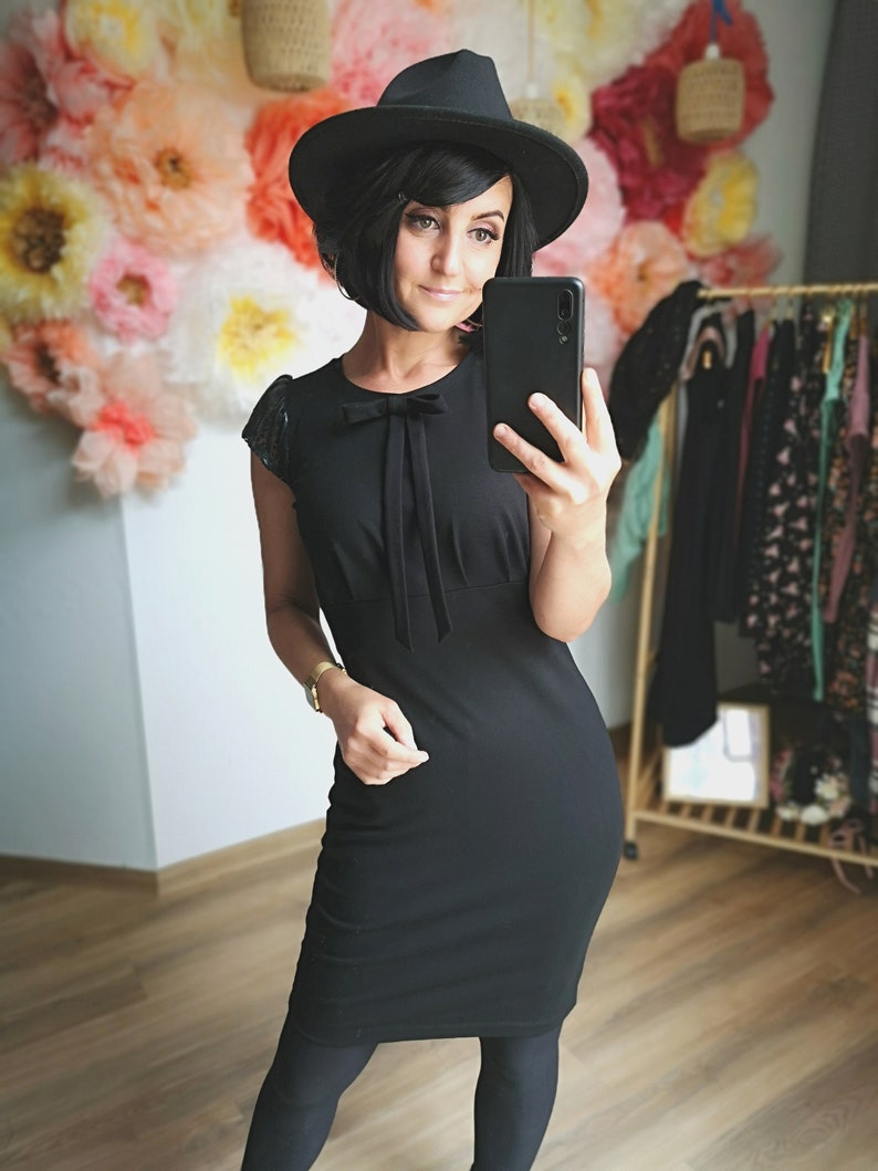 MEKO® Schlefy Etuikleid Damen, festliches Kleid in Schwarz mit kurzen Ärmeln aus Spitze und Lederimitat, Kleider von meko Store Bild 5