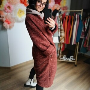 MEKO® Largy exklusiver Oversize Mantel für Damen aus Bouclé, uni Hagebutte, langer Wintermantel von meko Store Bild 5