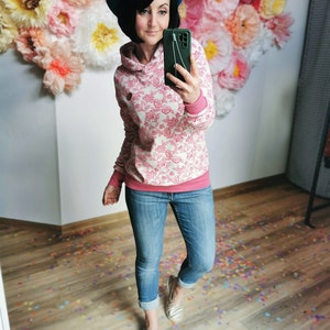 MEKO® Souly Hoodie Damen, Altweiß Melange mit pinkem Allover Blumen-Print, Kapuzenpullover von meko Store, handgefertigt Bild 3