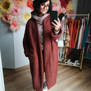 MEKO® Largy exklusiver Oversize Mantel für Damen aus Bouclé, uni Hagebutte, langer Wintermantel von meko Store Bild 4