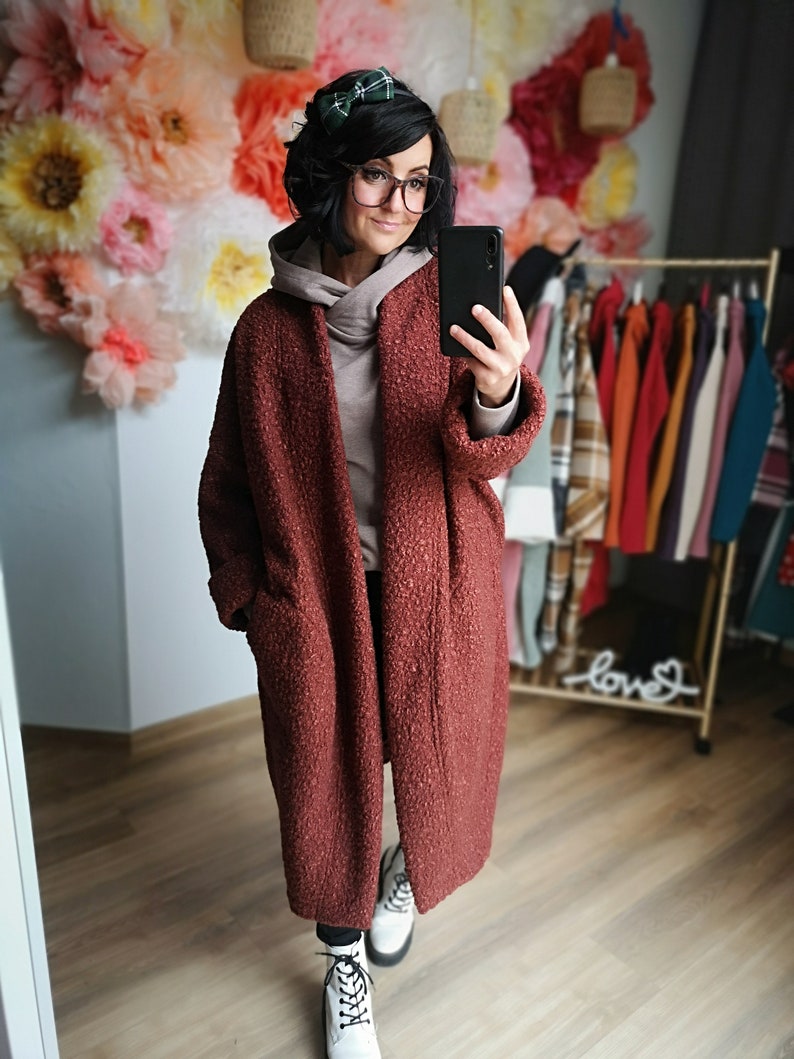 MEKO® Largy exklusiver Oversize Mantel für Damen aus Bouclé, uni Hagebutte, langer Wintermantel von meko Store Bild 4