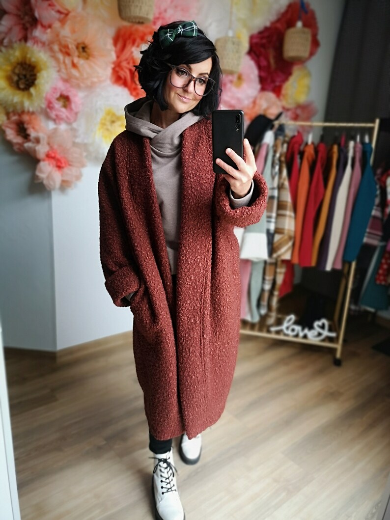 MEKO® Largy exklusiver Oversize Mantel für Damen aus Bouclé, uni Hagebutte, langer Wintermantel von meko Store Bild 6