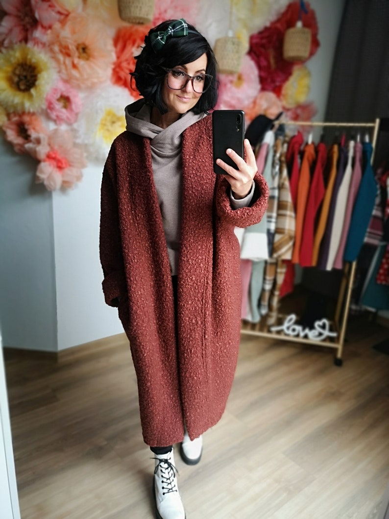 MEKO® Largy exklusiver Oversize Mantel für Damen aus Bouclé, uni Hagebutte, langer Wintermantel von meko Store Bild 7