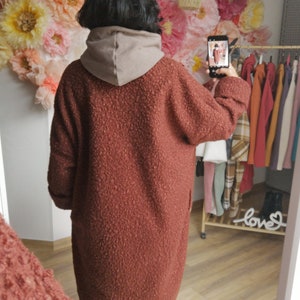 MEKO® Largy exklusiver Oversize Mantel für Damen aus Bouclé, uni Hagebutte, langer Wintermantel von meko Store Bild 3