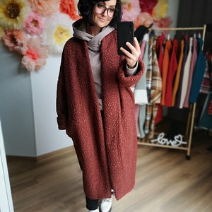 MEKO® Largy exklusiver Oversize Mantel für Damen aus Bouclé, uni Hagebutte, langer Wintermantel von meko Store Bild 9