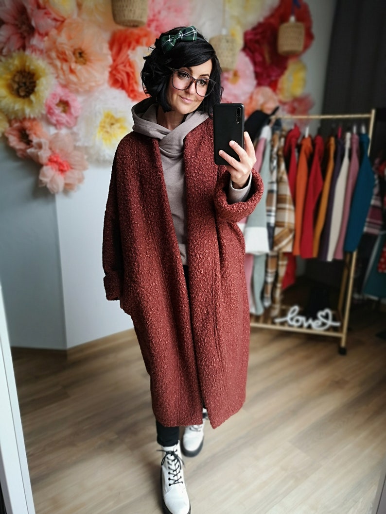 MEKO® Largy exklusiver Oversize Mantel für Damen aus Bouclé, uni Hagebutte, langer Wintermantel von meko Store Bild 9
