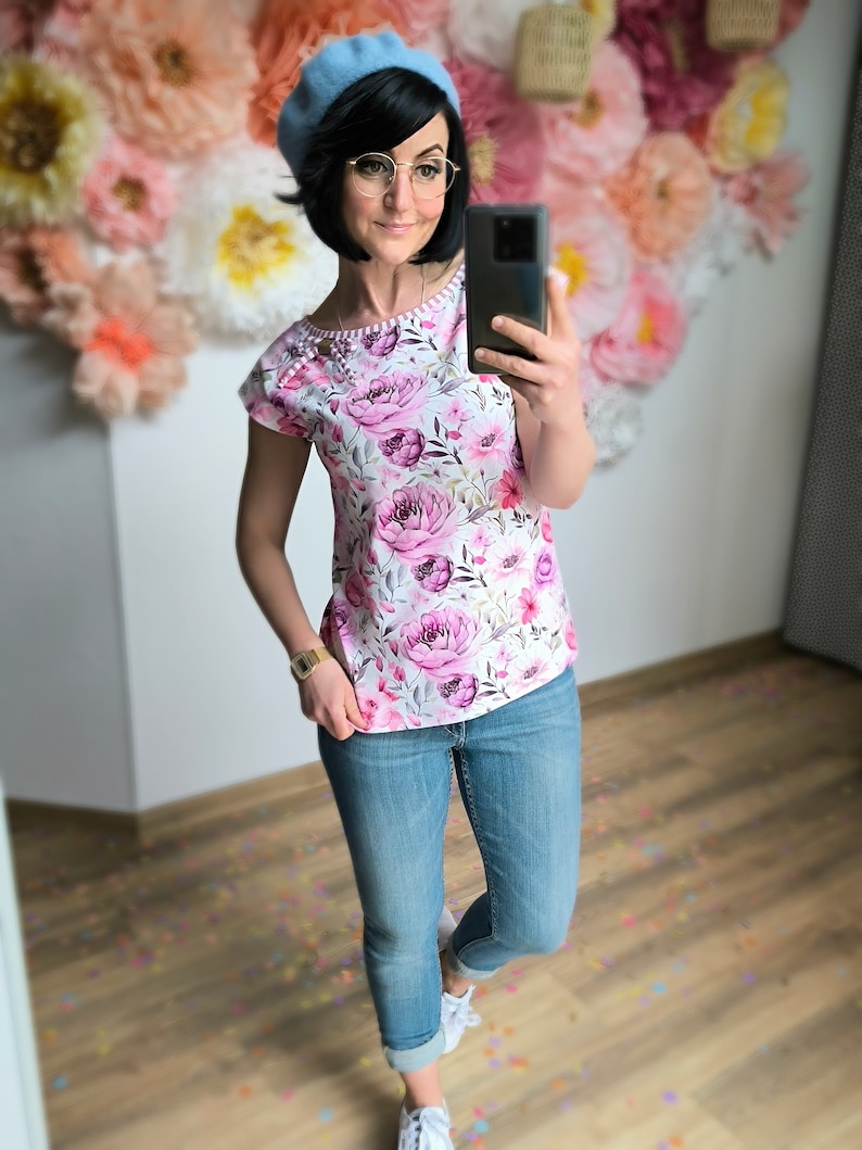 MEKO® Lot T-Shirt Damen, Top mit U-Boot Ausschnitt, Weiß und rosa mit floralen Motiven, Shirt von meko Store, handgefertigt Bild 2