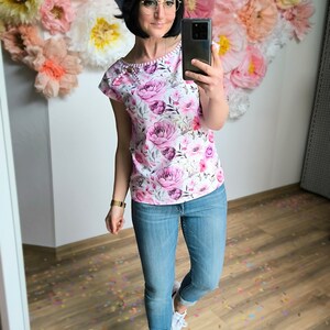 MEKO® Lot T-Shirt Damen, Top mit U-Boot Ausschnitt, Weiß und rosa mit floralen Motiven, Shirt von meko Store, handgefertigt Bild 5