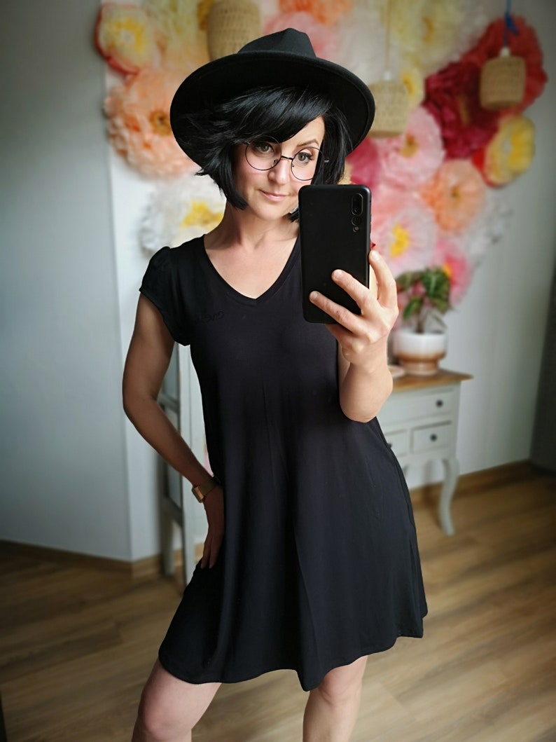 MEKO® Calu Kleid Damen, kurzes Hängerchen in Schwarz, leichtes Loose Fit Kleid für den Sommer, Kleider von meko Store Bild 3