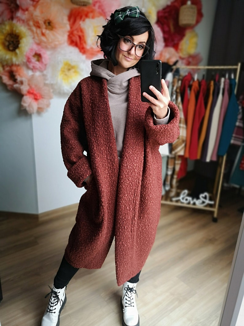 MEKO® Largy exklusiver Oversize Mantel für Damen aus Bouclé, uni Hagebutte, langer Wintermantel von meko Store Bild 1