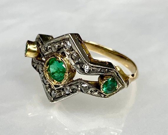 Vintage 18k Gold Emerald Three Stone Ring with Ro… - image 1