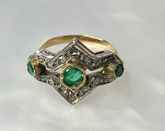 Vintage 18k Gold Emerald Three Stone Ring with Ro… - image 3
