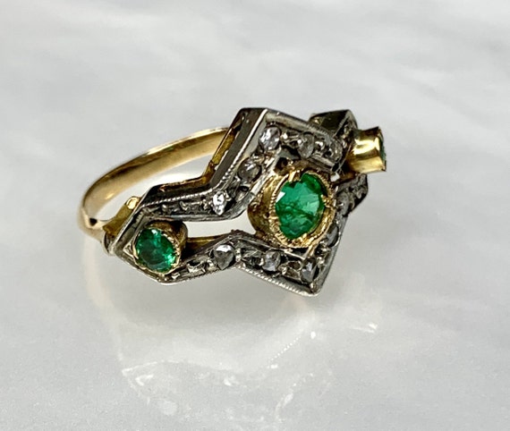 Vintage 18k Gold Emerald Three Stone Ring with Ro… - image 2