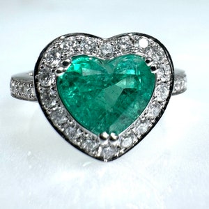 18k White Gold Heart Emerald Ring: Diamond Halo Engagement Ring